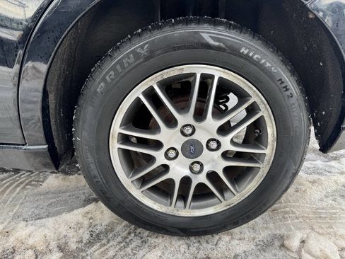 Used 2011 Ford Focus SE w/ Sedan SE Appearance Pkg image 2