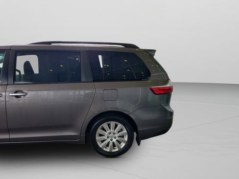 Used 2015 Toyota Sienna XLE image 8