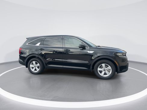 Used 2023 Kia Sorento LX image 10
