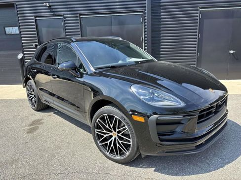 Certified 2026 Porsche Macan AWD/4WD image 12