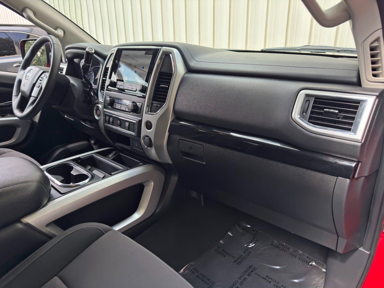 Used 2021 Nissan Titan SV w/ SV Convenience Package RWD image 12