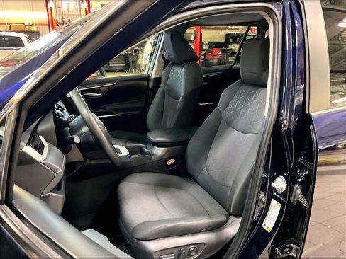 Used 2023 Toyota RAV4 XLE w/ Convenience Package image 10