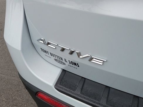 Used 2025 Ford Explorer Active w/ Active Comfort Package image 7