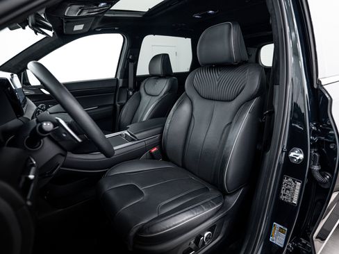 Used 2024 Hyundai Palisade Calligraphy image 15