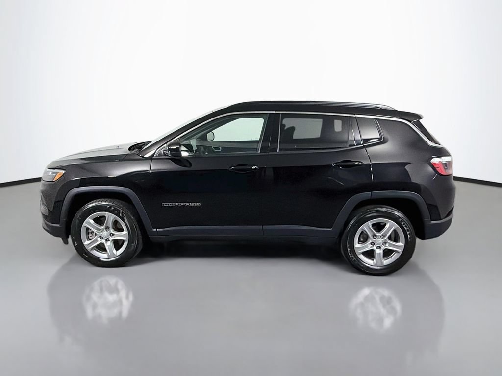 Used 2024 Jeep Compass Latitude AWD/4WD image 4