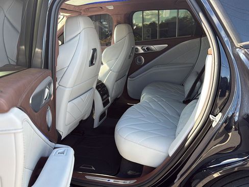 Used 2025 BMW XM AWD/4WD image 4