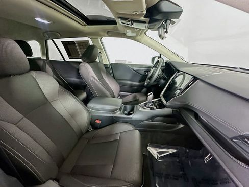 Used 2025 Subaru Outback Premium AWD/4WD image 12