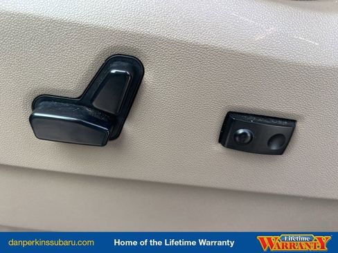 Used 2016 Chrysler Town & Country Touring image 10