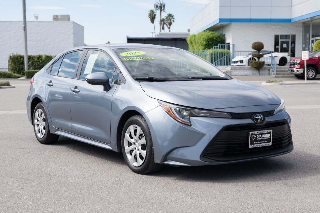 Used 2025 Toyota Corolla LE FWD image 1