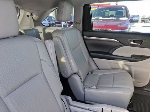 Used 2018 Toyota Highlander Limited Platinum image 9