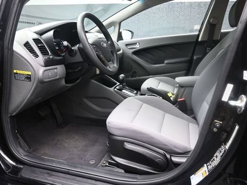 Used 2017 Kia Forte LX FWD image 17