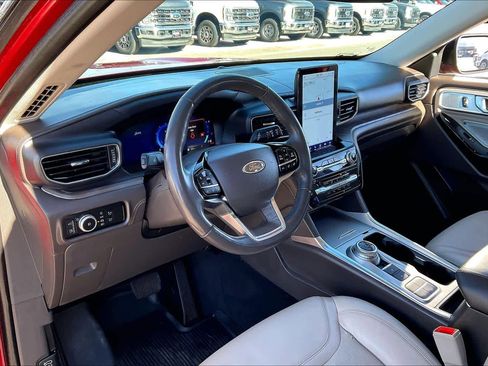 Used 2023 Ford Explorer Platinum w/ Technology Package image 16