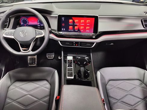 Used 2024 Volkswagen Atlas Peak Edition SEL image 22