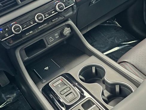 Used 2025 Honda Pilot Black Edition image 38