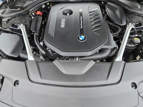 Used 2019 BMW 740i xDrive w/ Executive Package image 31