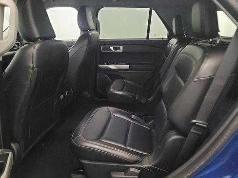 Used 2021 Ford Explorer XLT w/ Equipment Group 202A AWD/4WD image 18