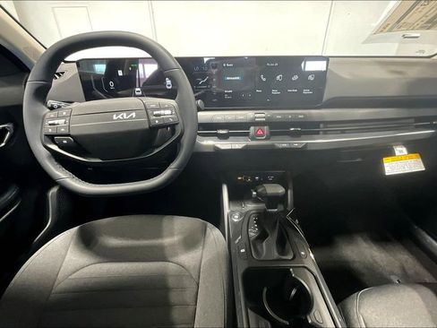 New 2025 Kia K4 EX image 9