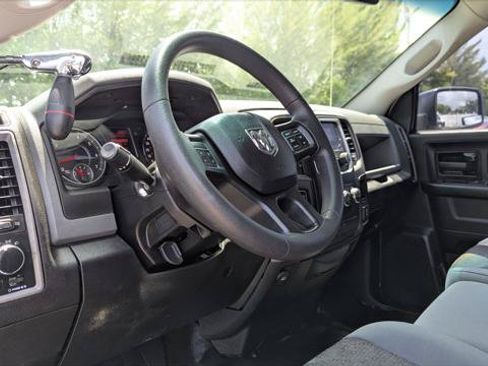 Used 2019 RAM 1500 4x4 Crew Cab Classic image 24
