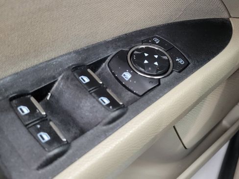 Used 2018 Ford Fusion SE w/ Fusion SE Technology Package FWD image 27