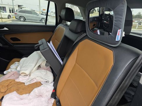 Used 2019 Volkswagen Tiguan SE w/ Panoramic Sunroof Package image 24