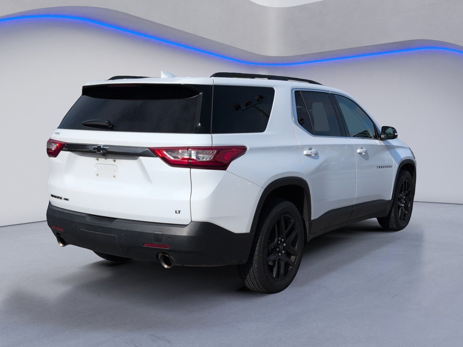 Used 2020 Chevrolet Traverse LT w/ LPO, Blackout Package AWD/4WD image 3