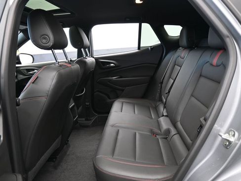 Used 2024 Chevrolet Trax RS w/ Sunroof Package image 35