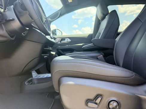 New 2026 Chrysler Pacifica Select FWD image 21