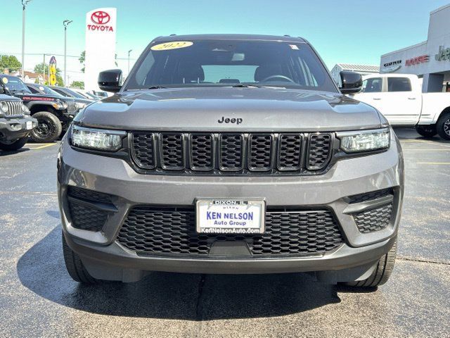 Used 2022 Jeep Grand Cherokee Altitude AWD/4WD image 2