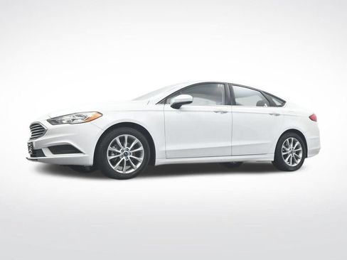 Used 2017 Ford Fusion SE w/ Fusion SE Technology Package FWD image 32