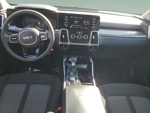 Certified 2023 Kia Sorento LX image 14