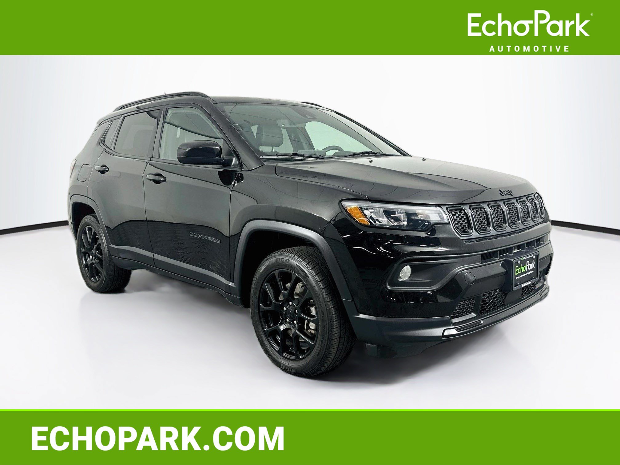 Used 2023 Jeep Compass Latitude w/ Sun and Sound Group AWD/4WD image 1