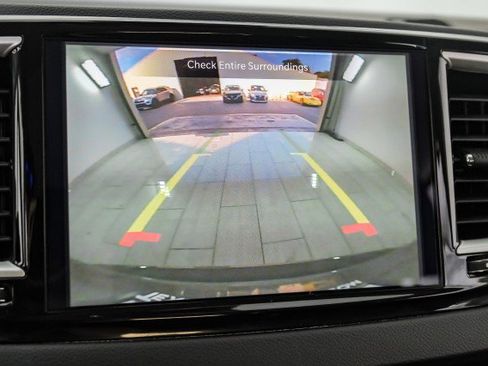 Used 2022 Chrysler Pacifica Touring-L image 19