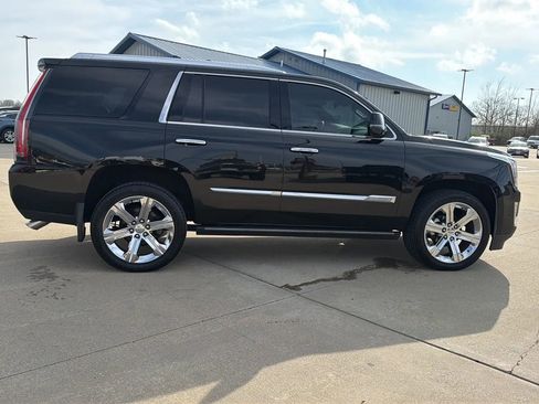 Used 2018 Cadillac Escalade Platinum image 23