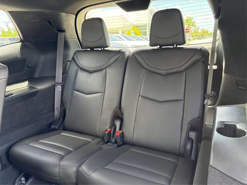 Used 2023 Cadillac XT6 Premium Luxury w/ Technology Package AWD/4WD image 12