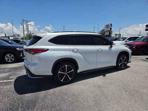 Used 2022 Toyota Highlander XSE FWD image 14