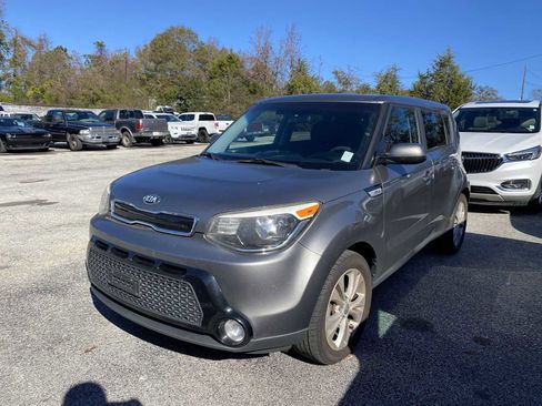 Used 2016 Kia Soul + image 10