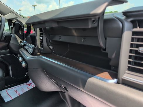 Used 2024 GMC Sierra 1500 SLT image 14