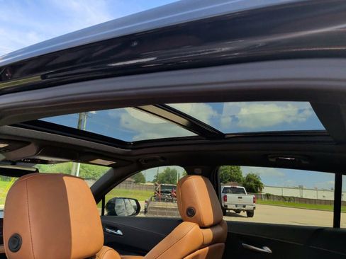 Used 2025 Cadillac XT4 Sport FWD image 23