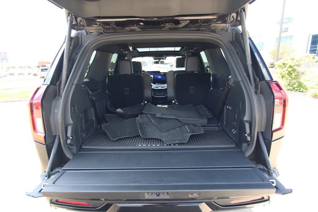 Used 2025 Ford Expedition Tremor AWD/4WD image 16