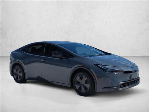Used 2024 Toyota Prius LE FWD image 3