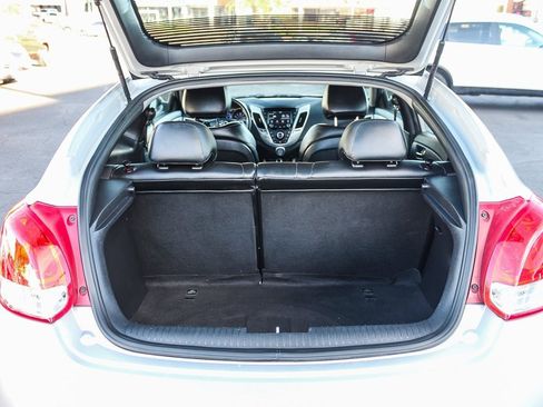 Used 2017 Hyundai Veloster Base image 28