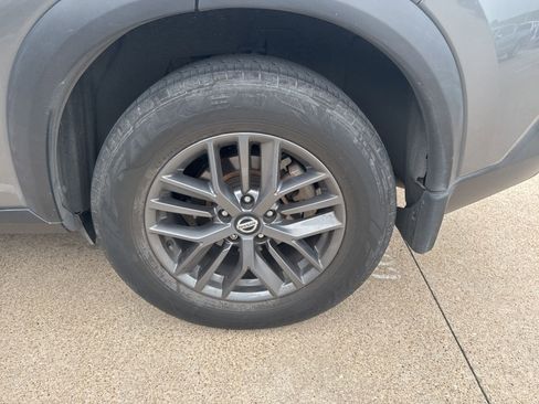 Used 2021 Nissan Rogue S image 4