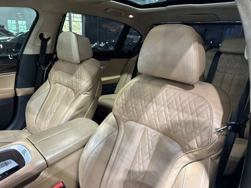 Used 2020 BMW 750i xDrive w/ Executive Package AWD/4WD image 43