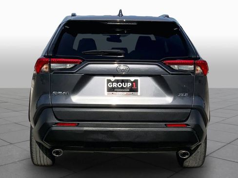 Used 2021 Toyota RAV4 XLE Premium FWD image 5