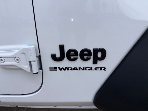 Used 2025 Jeep Wrangler Unlimited Sport AWD/4WD image 17