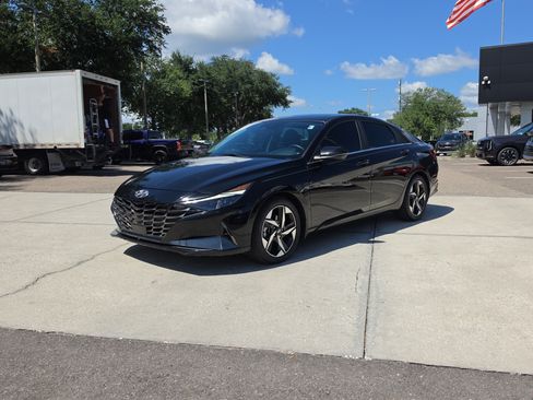 Used 2023 Hyundai Elantra Limited FWD image 4