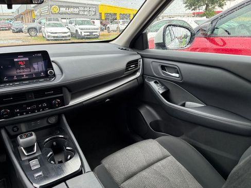 Used 2025 Nissan Rogue SV FWD image 32