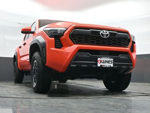 Used 2024 Toyota Tacoma TRD Off-Road AWD/4WD image 43