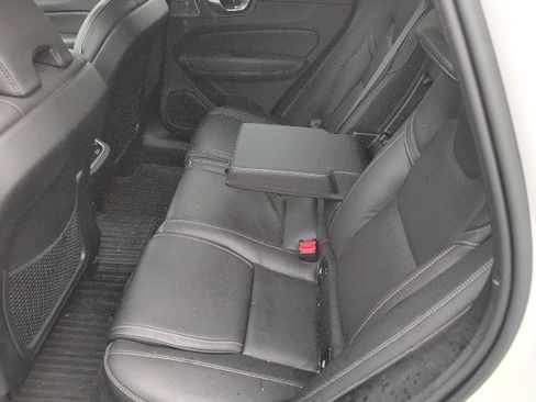 Used 2023 Volvo XC60 B5 Ultimate image 18