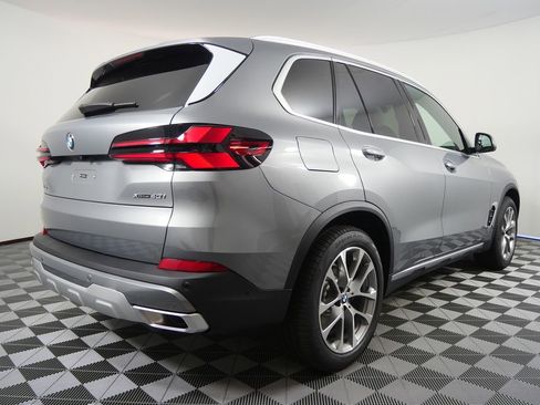 Used 2026 BMW X5 xDrive40i w/ Premium Package AWD/4WD image 3